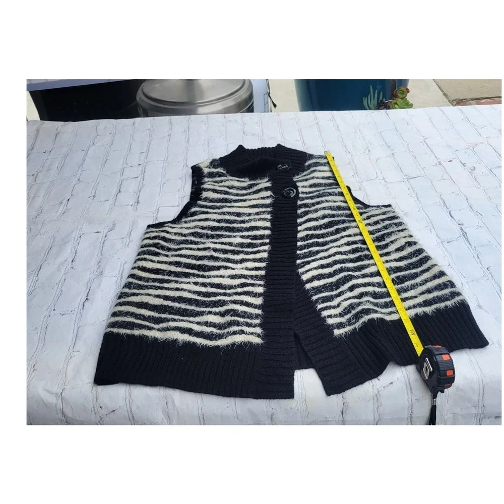 Vest size 2 ( Large) animal print black and white by Chico's stylish, classic
